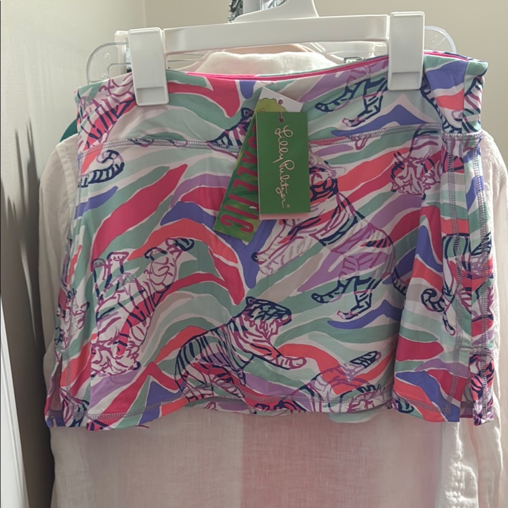 NWT Lilly Pulitzer Luxletic Run around skort, size Med, multi sand stripes Tiger